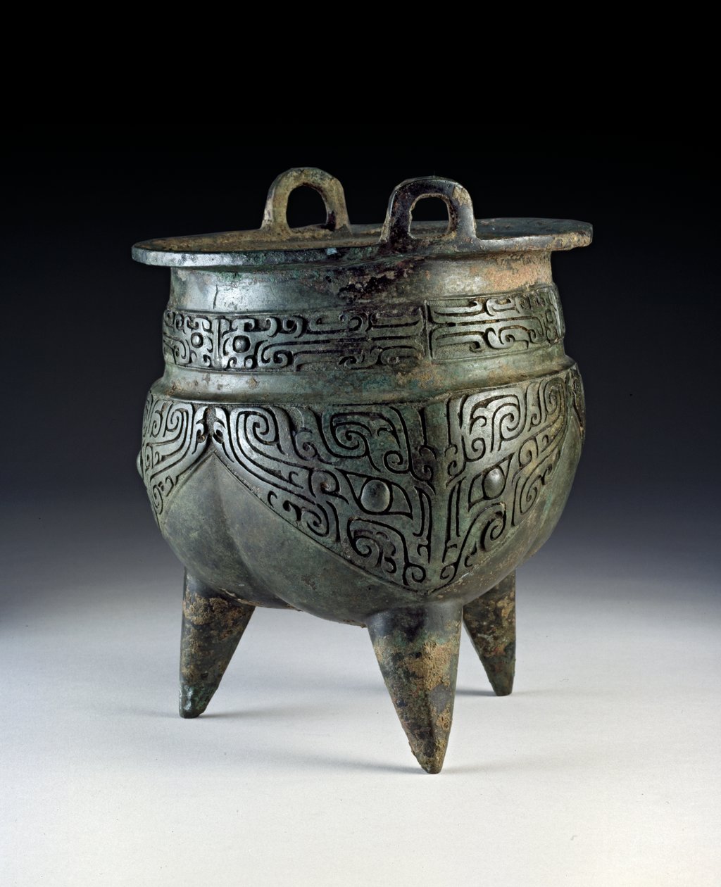 Li-astia, jossa on taotie-kuvio, Erligang-kausi, Shang-dynastia, n. 1500-1050 eKr. (pronssi) tekijältä Shang Dynasty Chinese School