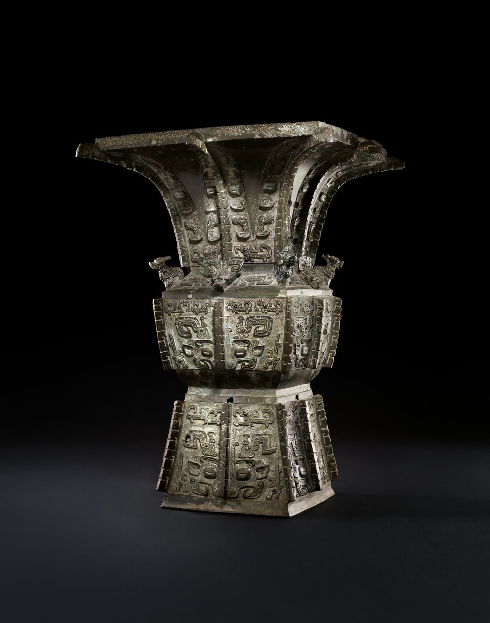 Rituaaliviiniastia, Fangzun (pronssi) tekijältä Shang Dynasty Chinese School