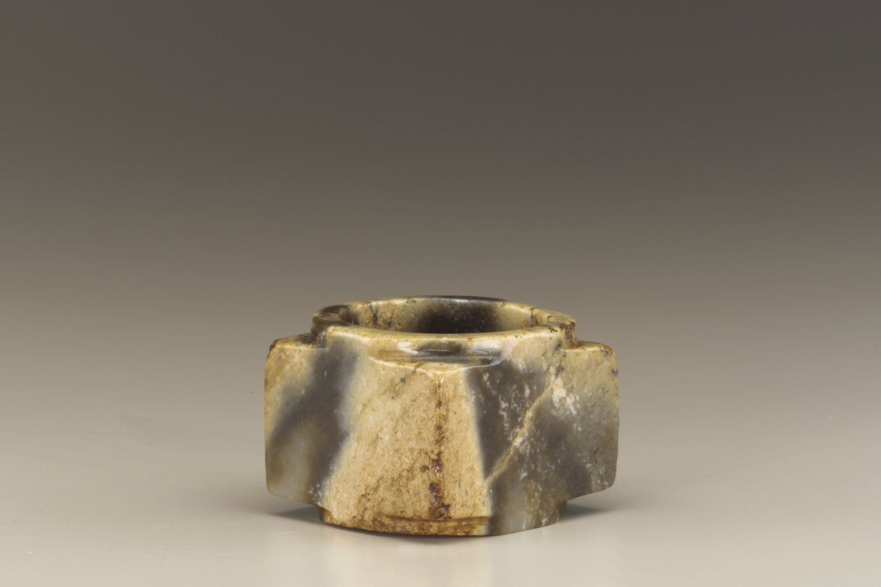 Lyhyt putki (cong) (jade (nefriitti)) tekijältä Shang Dynasty Chinese School