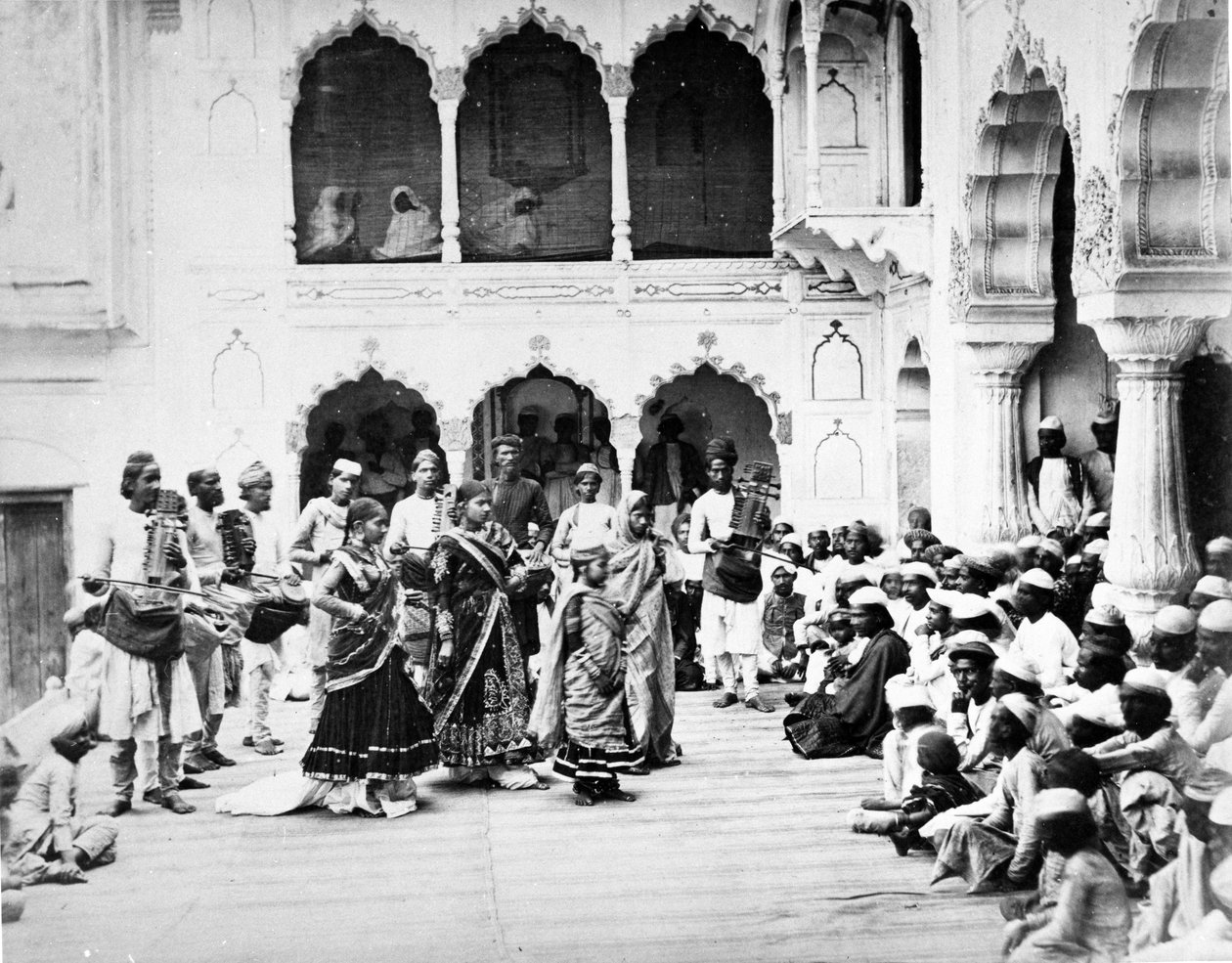 Nautch, Delhi n. 1863 tekijältä Shepherd and Robertson
