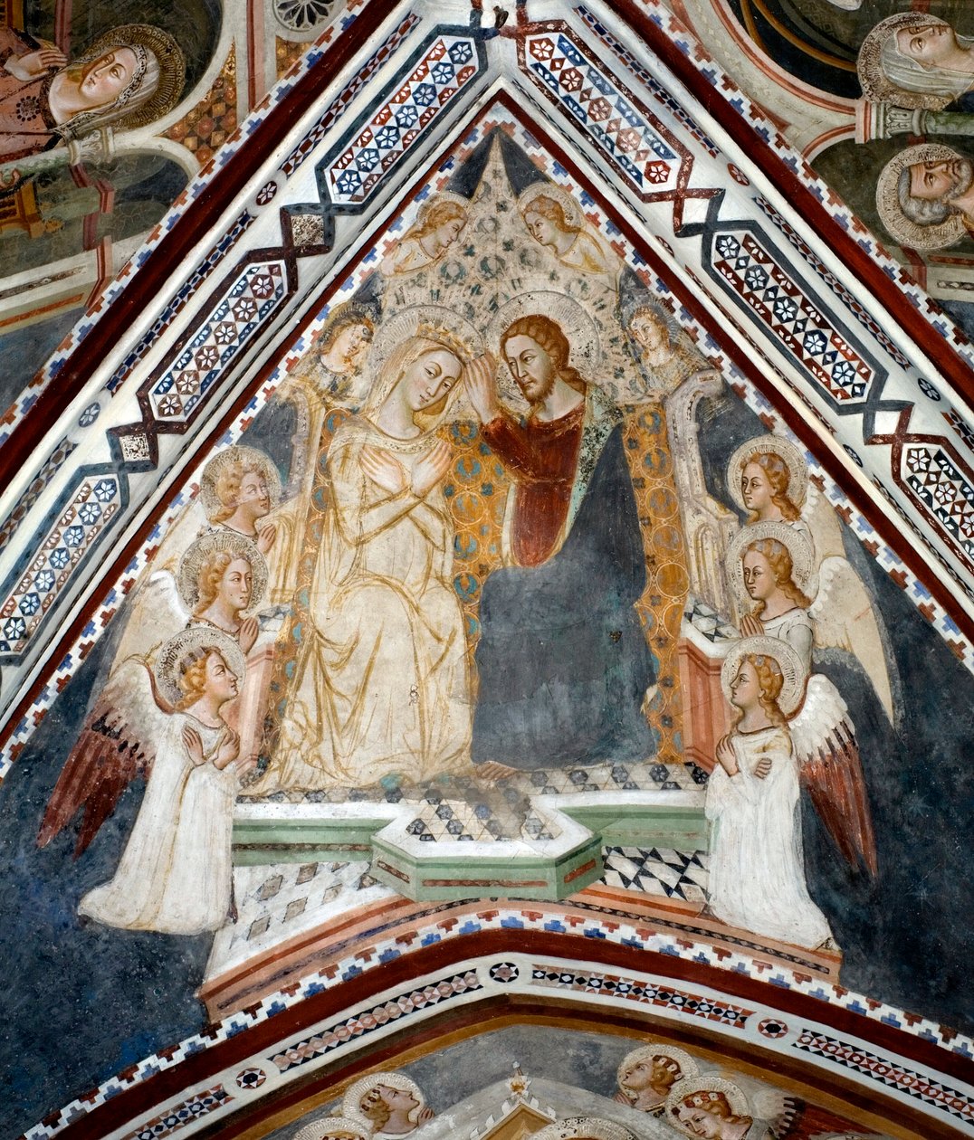 Neitsyt-kappelin Neitsyt-freskon kruunaus, jonka suoritti Sienan koulu 1300-luvulla - Pyhän Benedetton luostari (Sacro Speco), Subiaco (Rooma), Italia tekijältä Sienese School