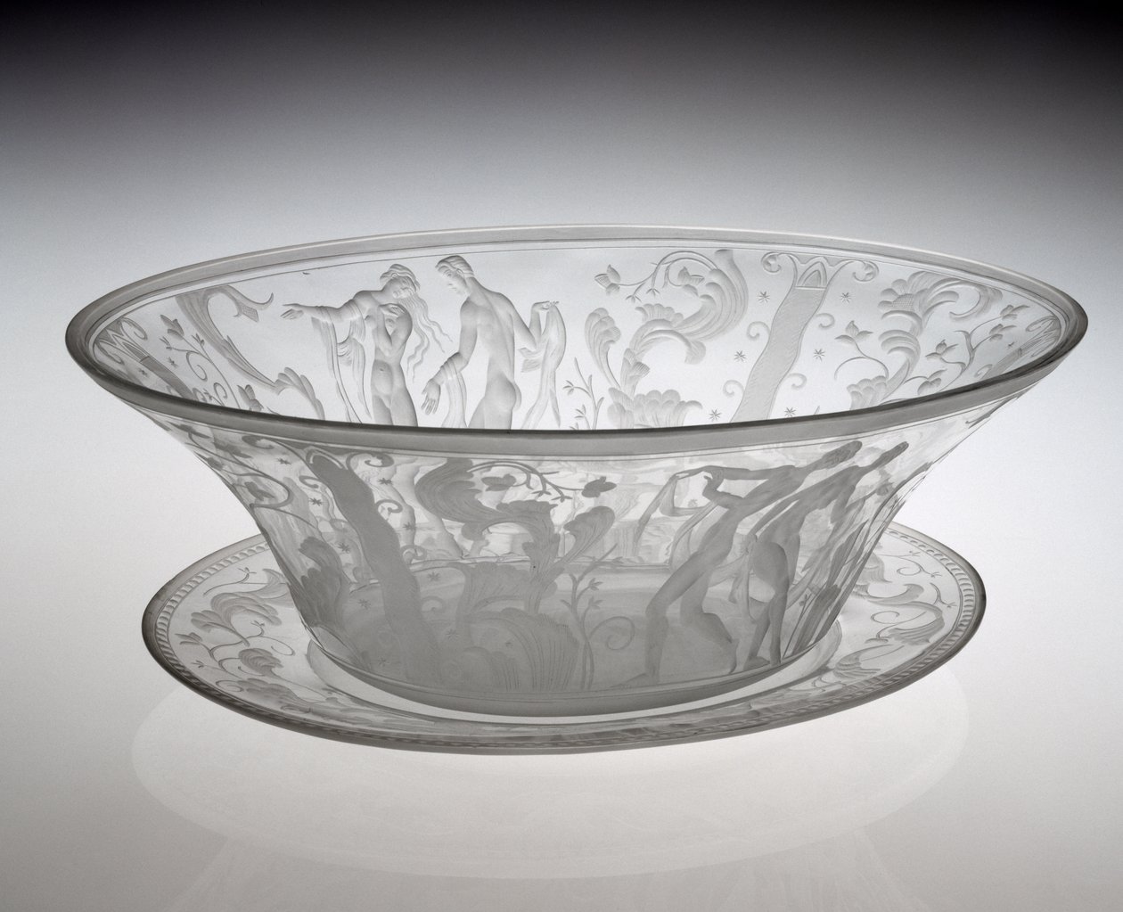 Centerpiece Bowl, suunniteltu 1920, valmistettu 1929 (lasi) tekijältä Simon Gate