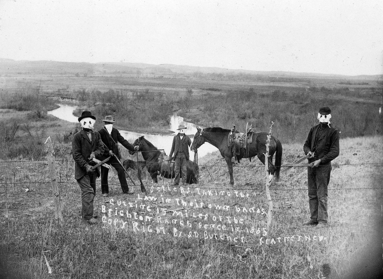 "Piikkilankasota" Nebraskassa 1884-1885: Ranchin omistajat yrittävät ottaa maata maanviljelijöiltä vastustamalla piikkilankarajojen tekemistä - valokuva: Solomon D. Butcher tekijältä Solomon D. Butcher