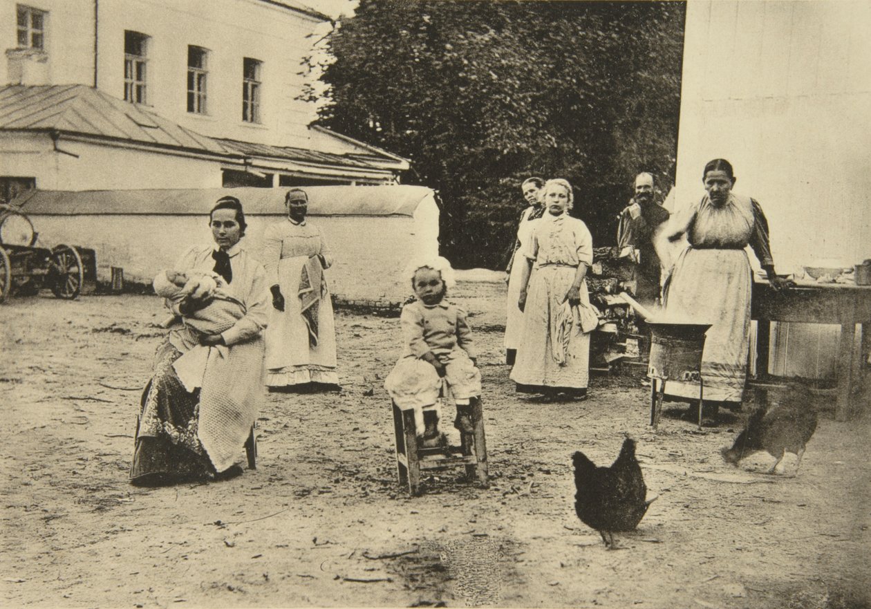 Hillon valmistus Leo Tolstoin talon pihalla, Jasnaja Poljana, lähellä Tulaa, Venäjä, 1900 tekijältä Sophia Andreevna Tolstaya