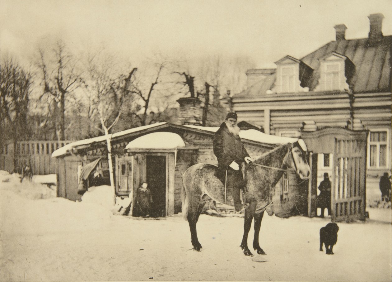 Venäläinen kirjailija Leo Tolstoi hevosen selässä, Moskova, Venäjä, 1900-luku tekijältä Sophia Andreevna Tolstaya
