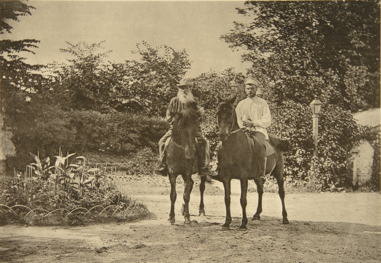 Venäläinen kirjailija Leo Tolstoi ratsastaa Yasnaya Poljanassa lähellä Tulaa Venäjällä, 1900 tekijältä Sophia Andreevna Tolstaya