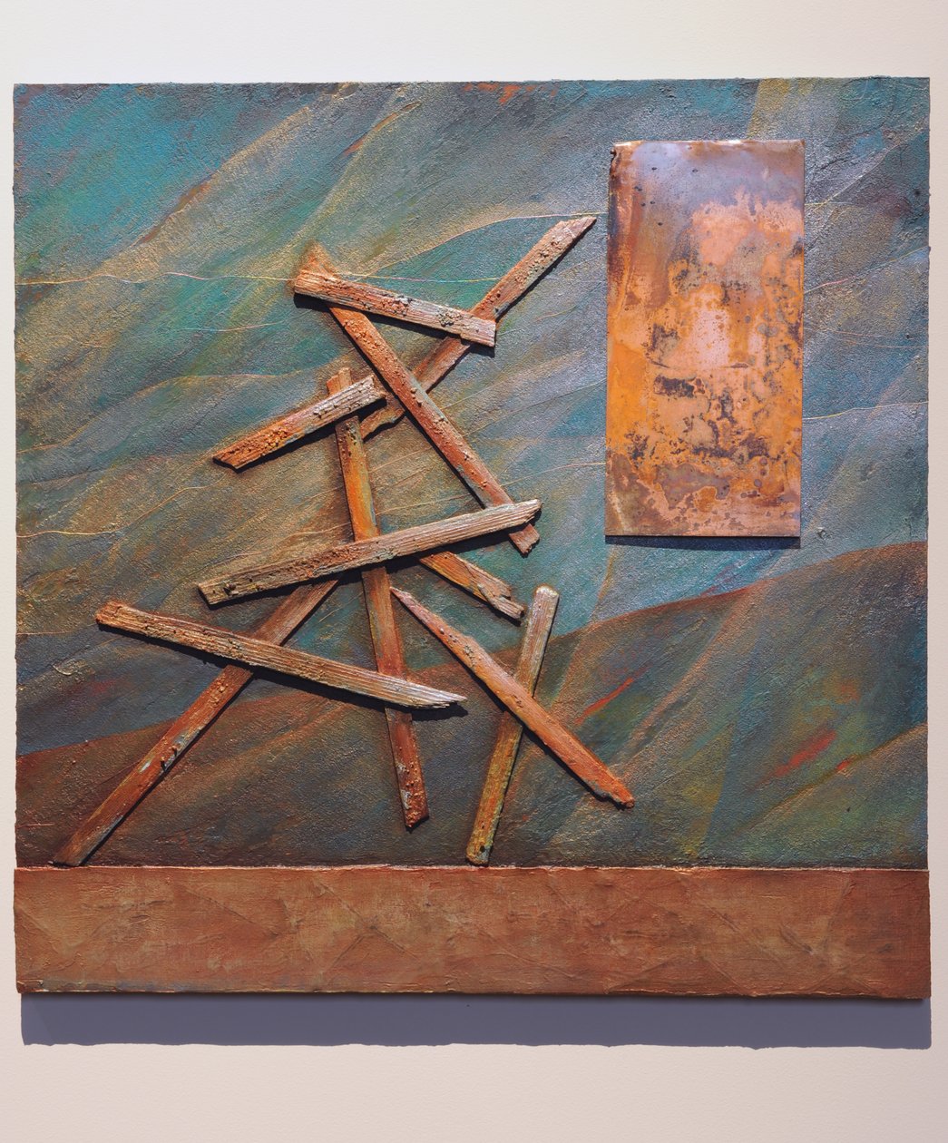 Jumalan lapset, 2007 (paneeli, kupari, löytöesineet, tekstuuri, langat, kultaus, ) tekijältä Sophie Hacker