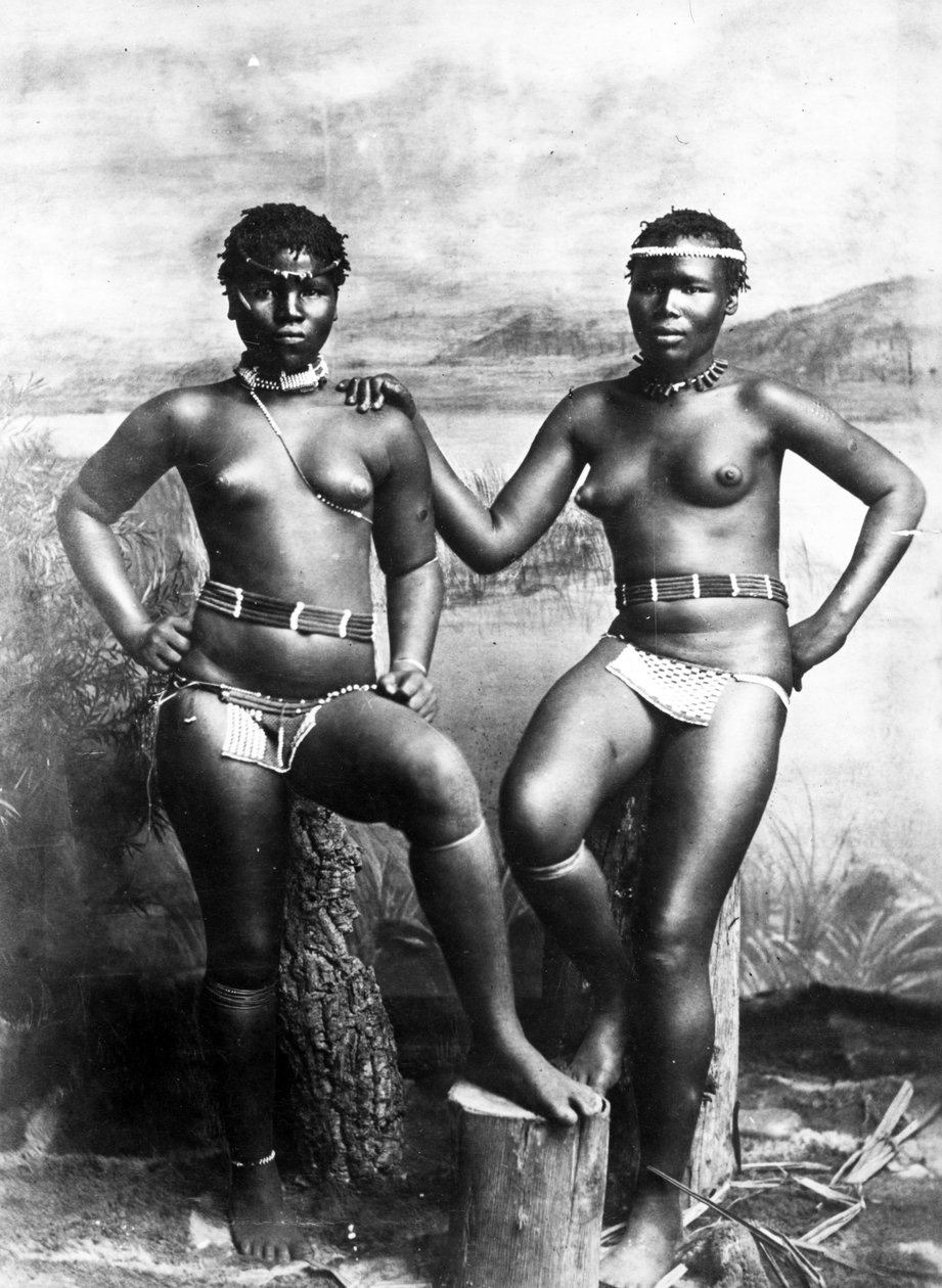 Zulusiskot, noin 1895 tekijältä South African Photographer