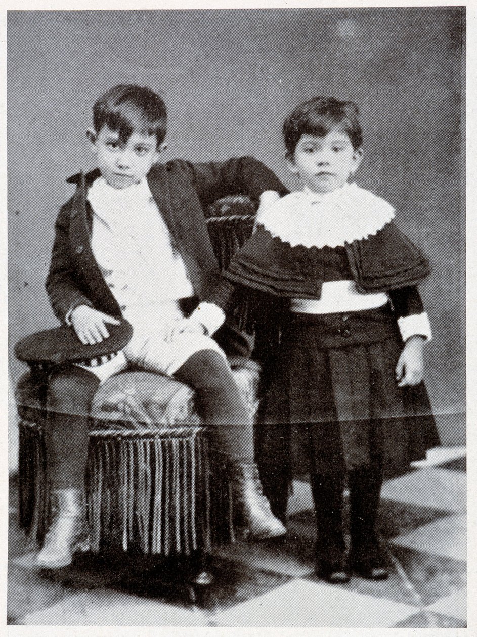 Seitsemänvuotias Pablo Picasso sisarensa Conchitan kanssa, 1888 tekijältä Spanish Photographer
