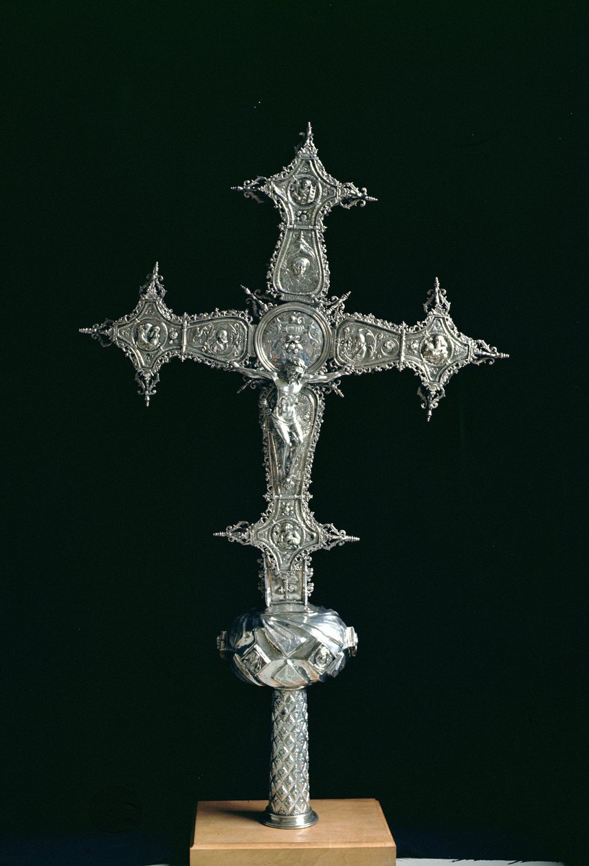 Kulkueristi, merkintä NOE M.Guenca, n. 1575-1600 (hopeapaketti kullattu puiselle alustalle) tekijältä Spanish School