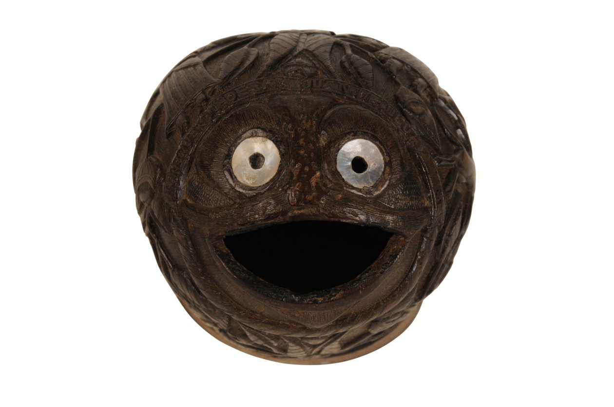 Veistetty kookosrahalaatikko bugbear, espanjalainen siirtomaa, n.1800 (kookos) tekijältä Spanish School