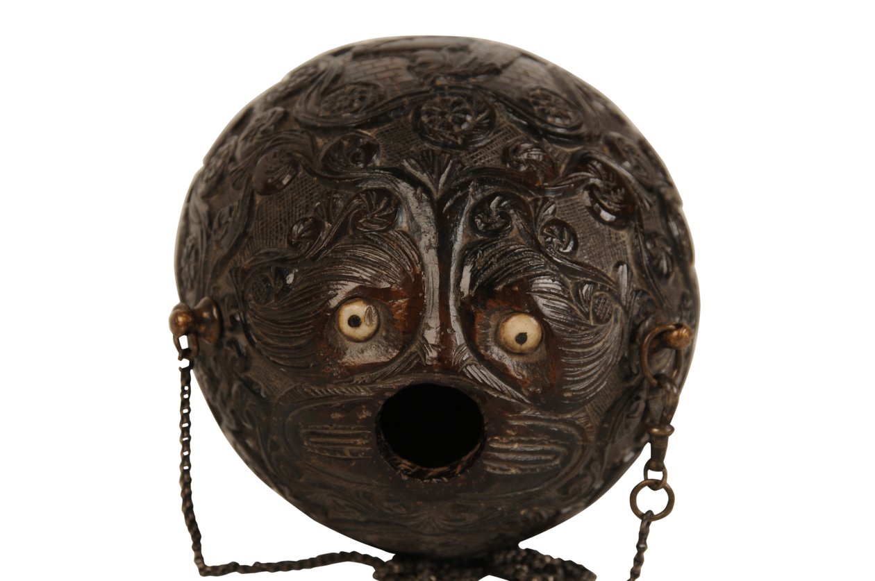 Veistetty kookosjauhepullo, espanjalainen siirtomaa, 1800-luvun alku (kookos) tekijältä Spanish School