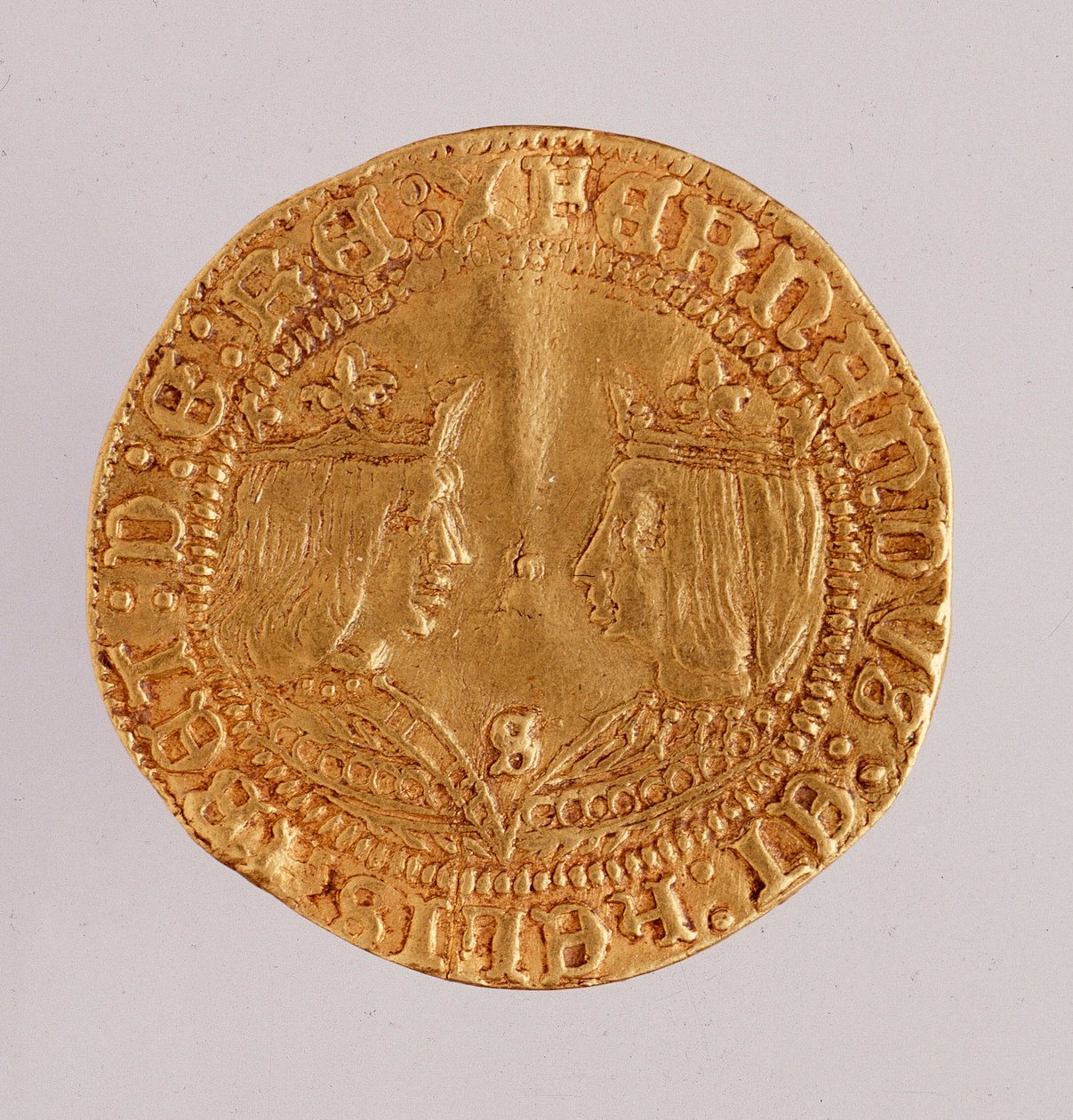Kultainen kolikko Espanjasta: katolisten kuningasten Ferdinandon ja Isabellan (Ferdinand II Aragonia ja Isabella I Kastilia) hallituskausi. 1474-1516 Halk. 2,7 cm Napoli, museo archeologico tekijältä Spanish School