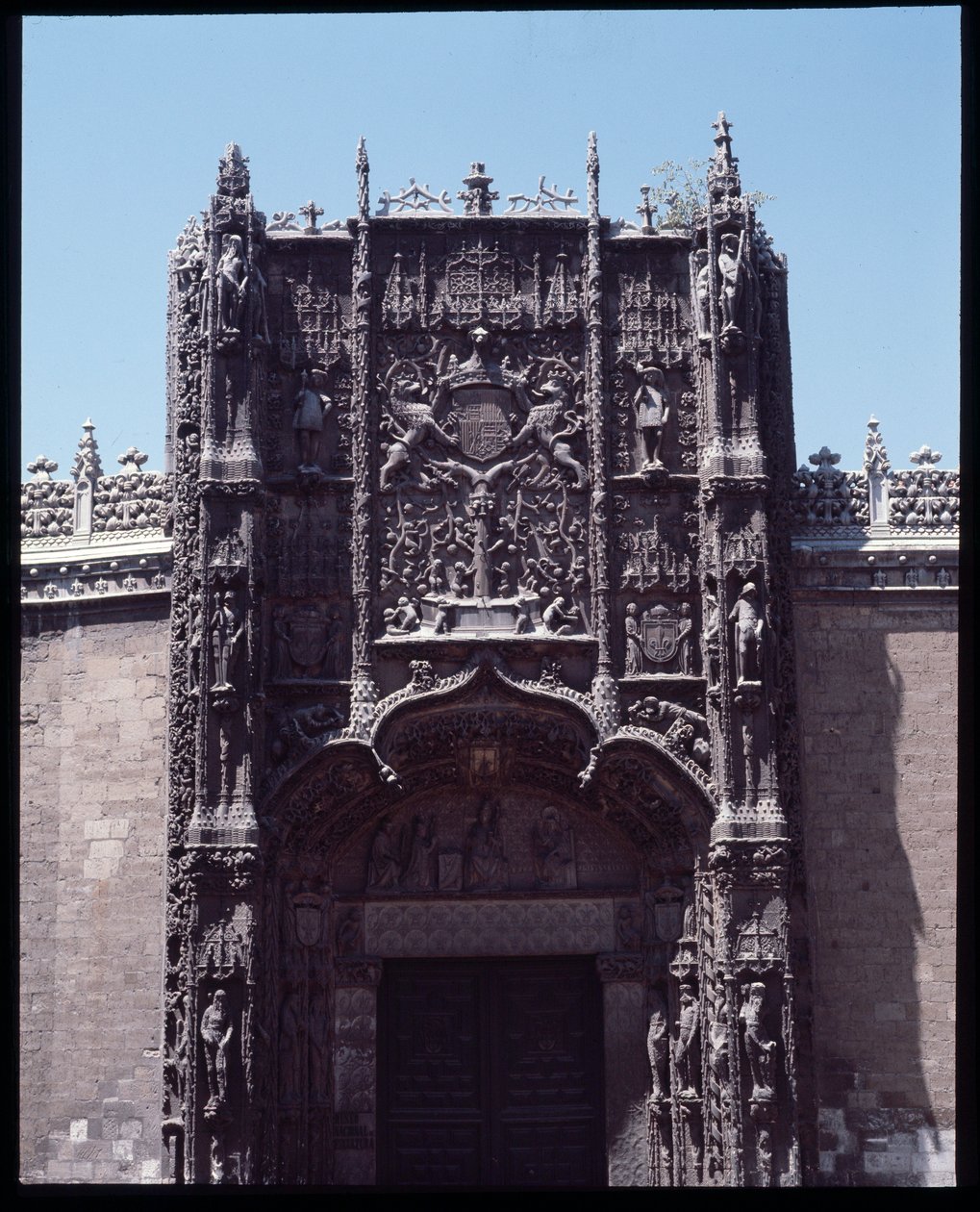 Goottilainen taide Isabelin: College of St. Gregory (St. Gregory) julkisivu 1488-1496 Valladolid, Espanja (Goottilainen taide: Näkymä College of St. Gregory (St. Gregory) Valladolid Espanja tekijältä Spanish School