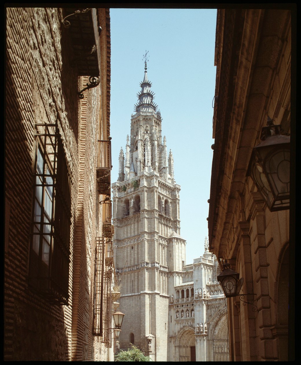 Goottilainen taide: näkymä Cathedrale Sainte Marie (Pyhä Maria) 1200-1400-luvulla Toledo, Espanja (Näkymä Pyhän Marian katedraalin kellotornille tekijältä Spanish School