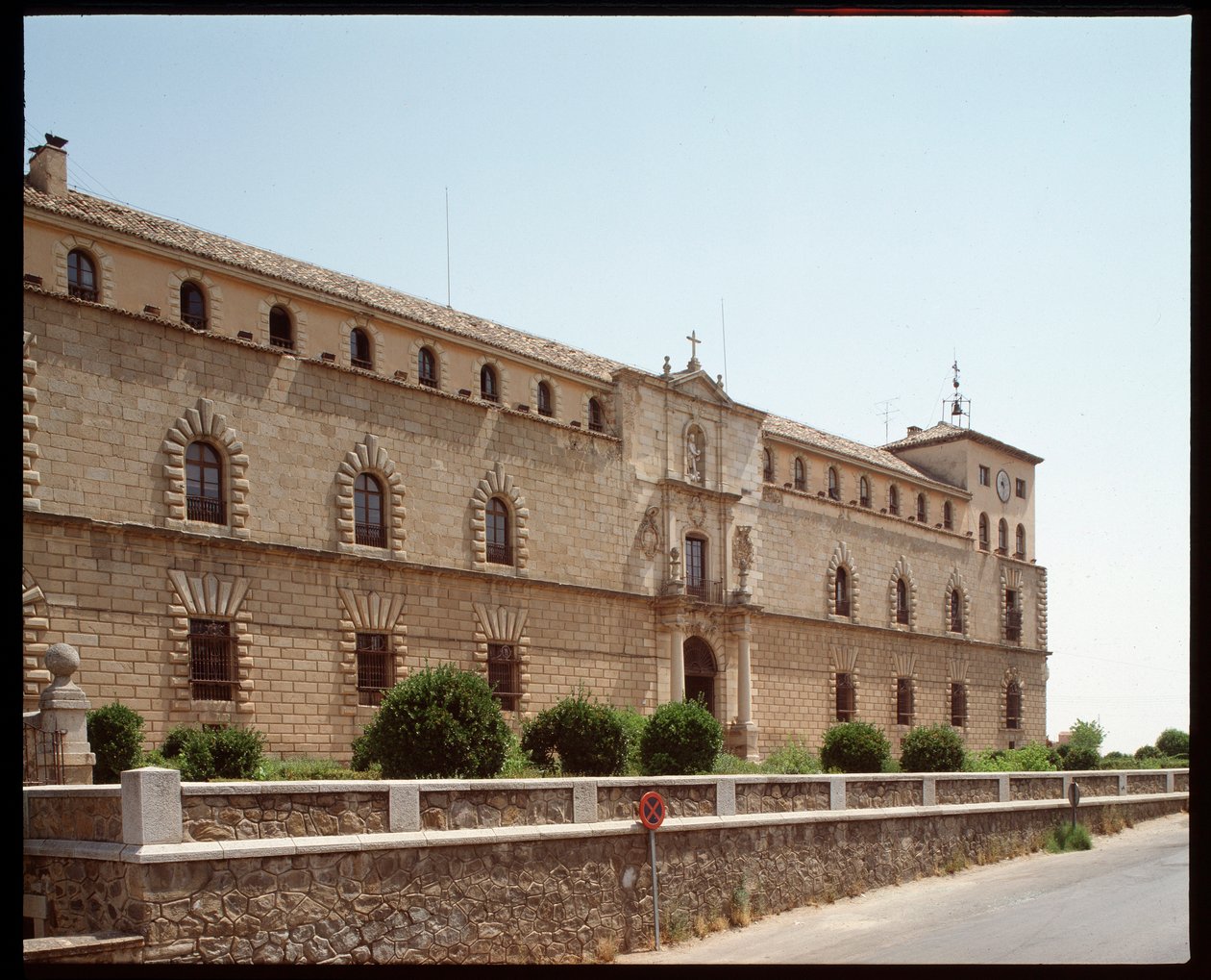 Renessanssitaide: näkymä Hospital de Taverasta (Tavera Hospital) 1500-luvun Toledo, Espanja (näkymä Hospital de Taverasta tekijältä Spanish School