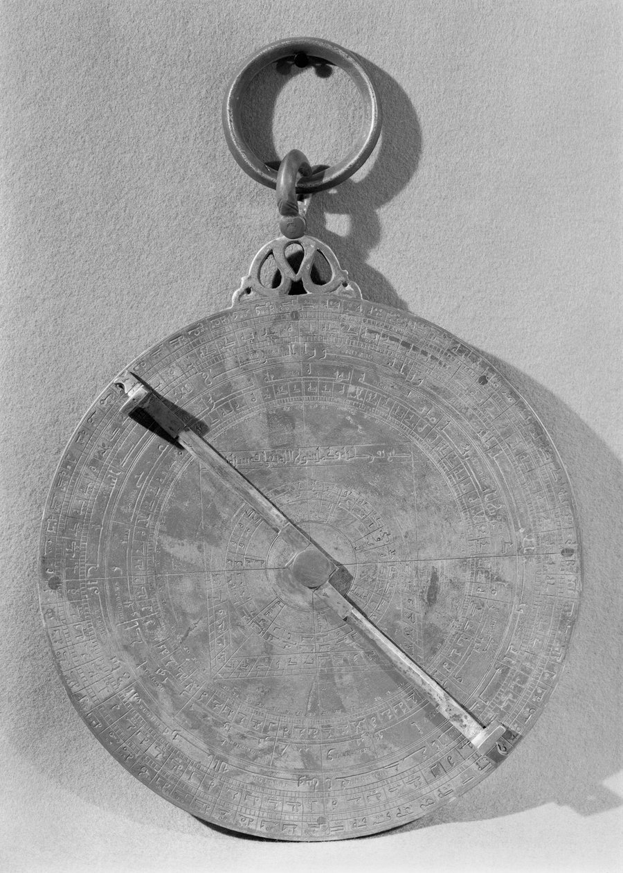 Kääntöpuoli maurilaisesta astrolabista, Cordobasta, 1054 (metalli) tekijältä Spanish School