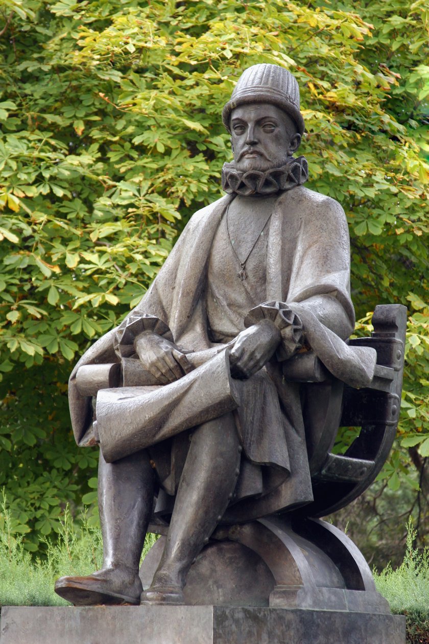 Felipe II:n (1527-1598) patsas (pronssi) tekijältä Spanish School