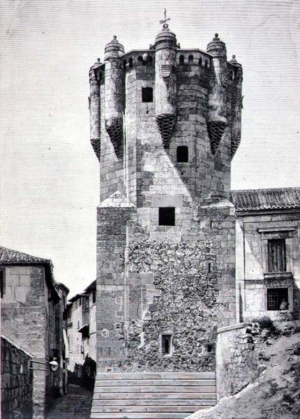 Avaimenhaltijan torni, rakennettu n. 1480 Plazuela de Menoresissa, Salamancassa tekijältä Spanish School