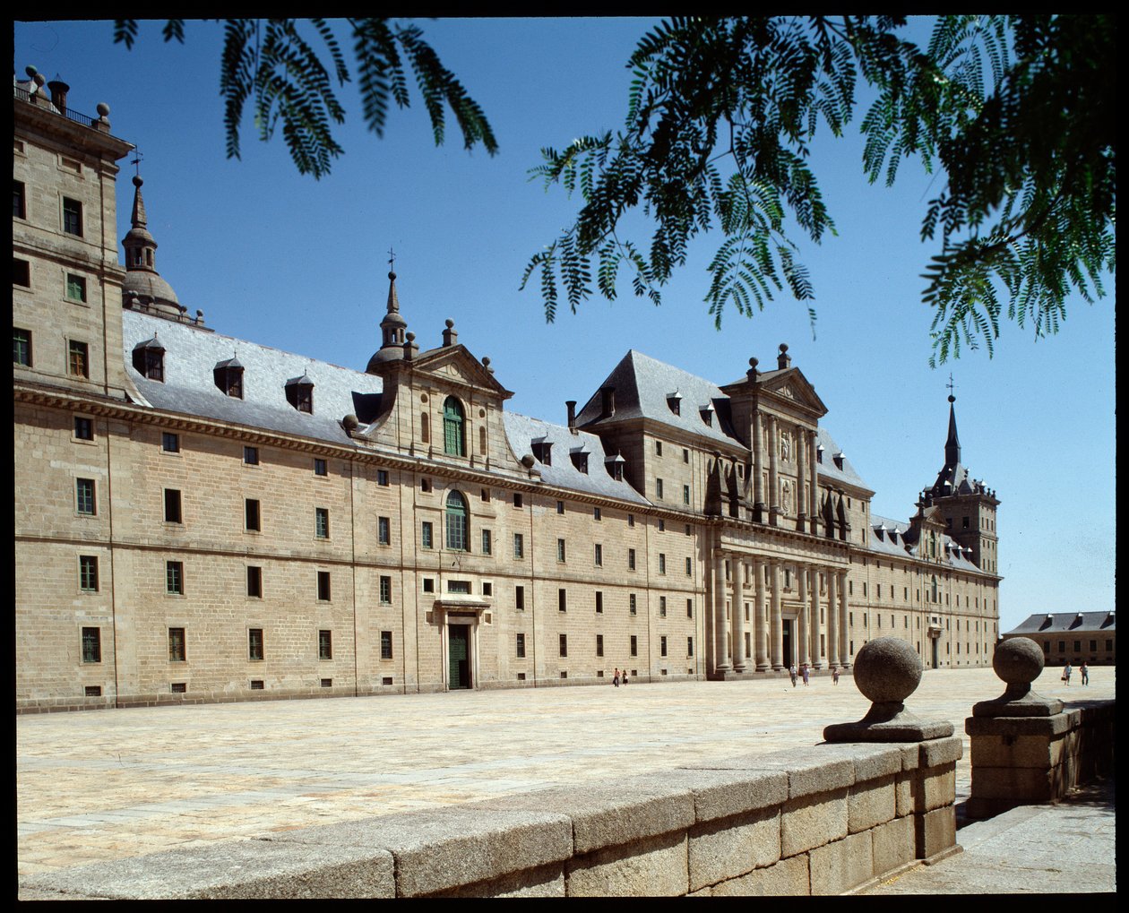 Näkymä luostarille ja Royal Seatille tekijältä Spanish School