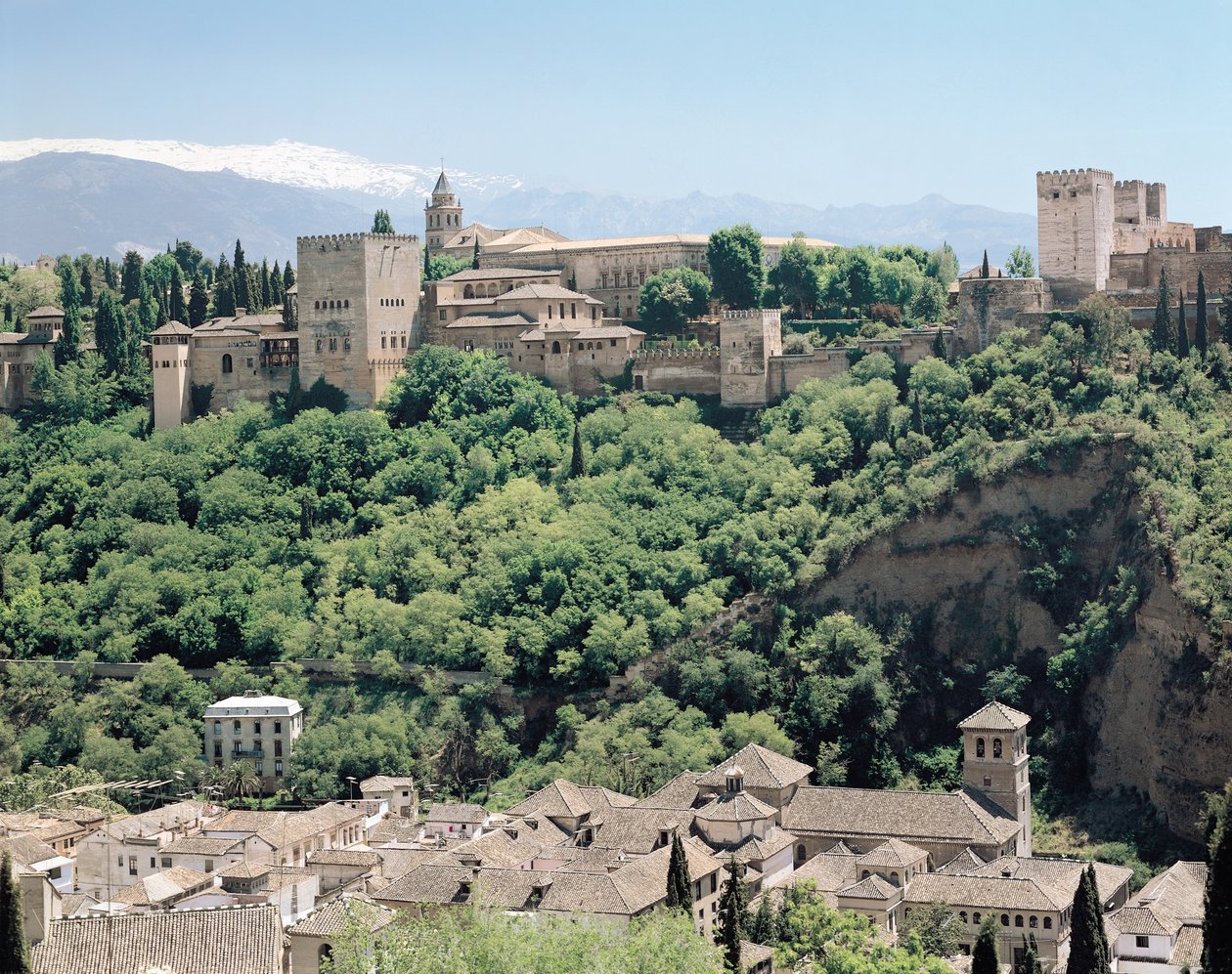 Näkymä Alhambran palatsille koillisesta, 1300-1500-luku tekijältä Spanish School