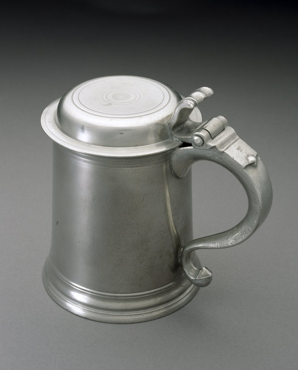 Tankard, c. 1820-1827 (tina) tekijältä Spencer Stafford