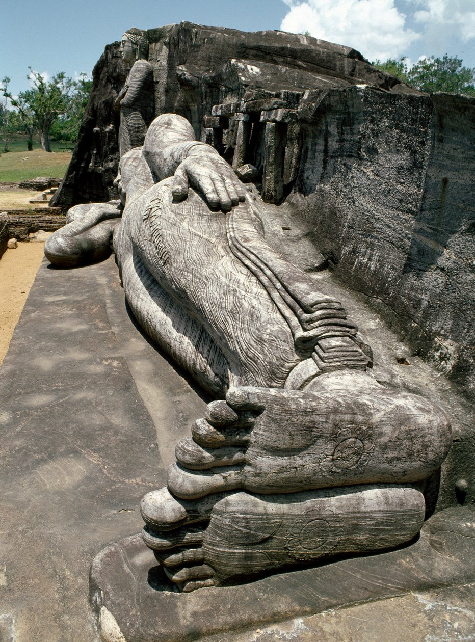 Makaava kuva, joka esittää Buddhan parinirvanaa, veistos, Gal Viharan temppeli tekijältä Sri Lankan