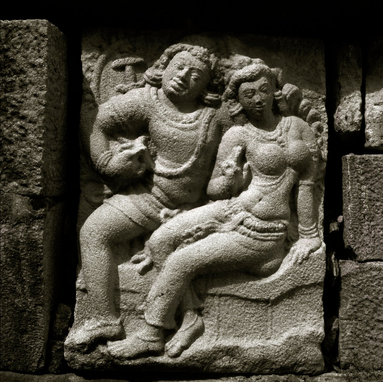 Isurumuniya-ystäville, 6th Century, Gupta-tyylinen kaiverrus tekijältä Sri Lankan School