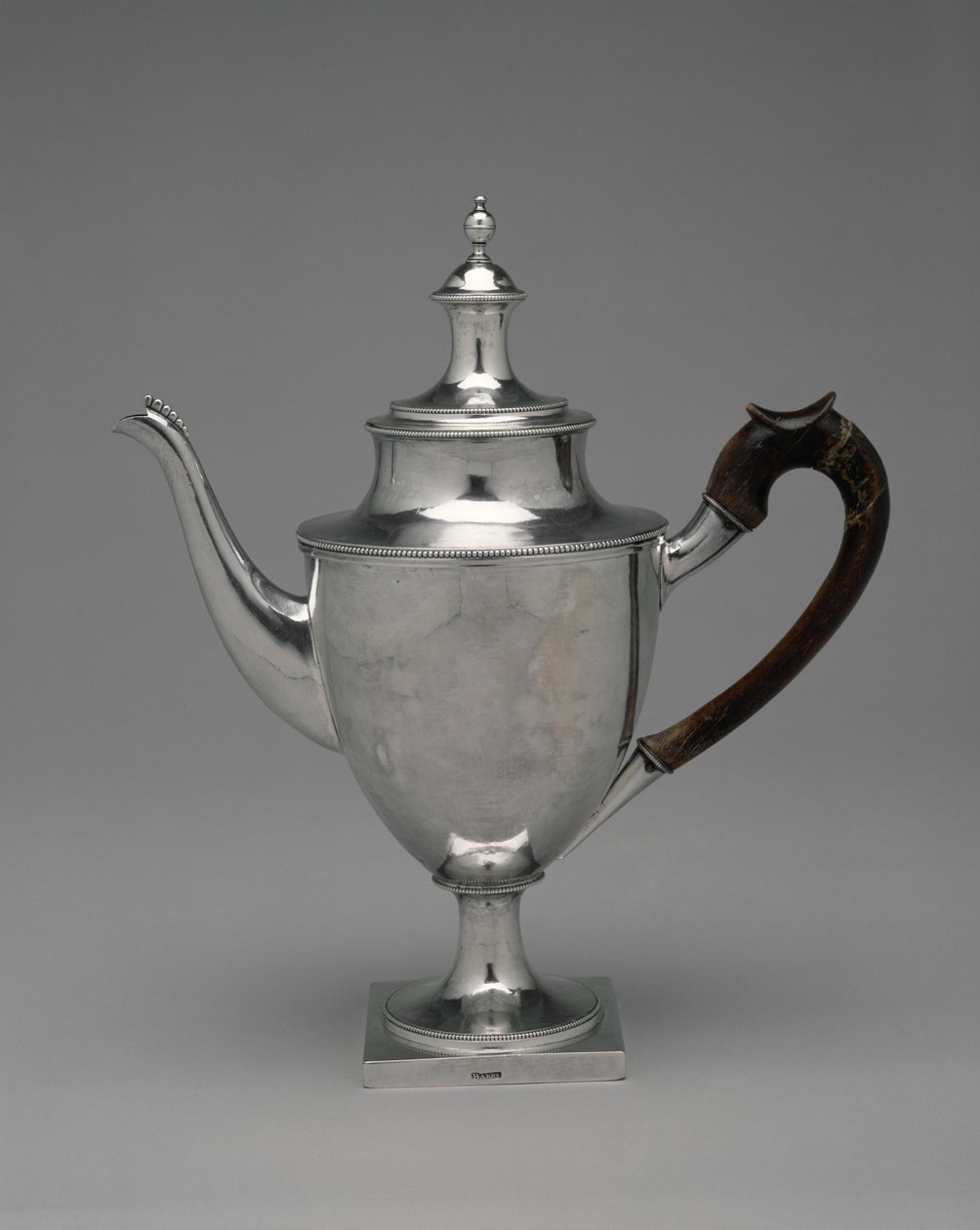 Teekannu, osa settiä, 1784-1800 (hopea) tekijältä Standish Barry