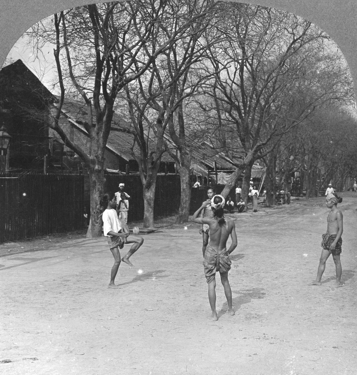Alkuperäinen pallopeli Burmassa, 1908 tekijältä Stereo Travel Co