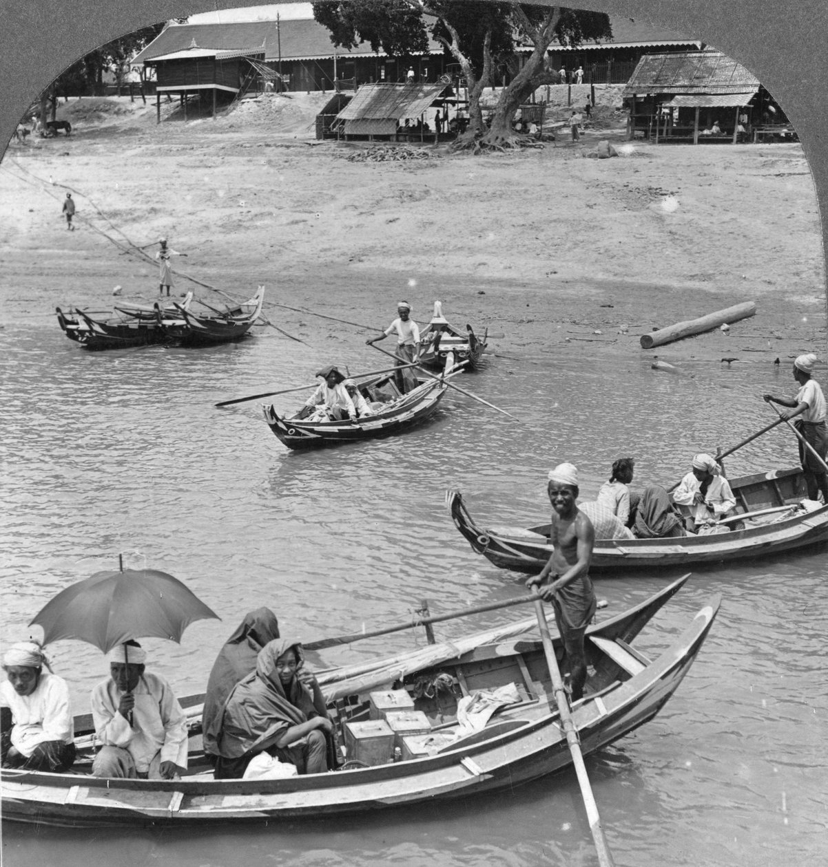 Veneitä Irrawaddy-joella, Sagaing, Burma, 1908 tekijältä Stereo Travel Co