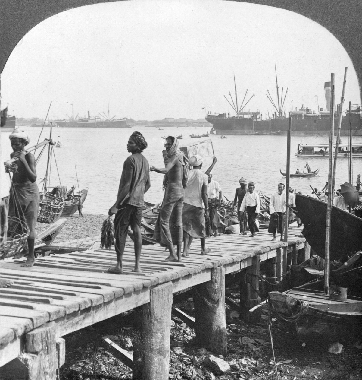 Laskeutumispaikka Irrawaddy-joella, Rangoon, Burma, 1908 tekijältä Stereo Travel Co
