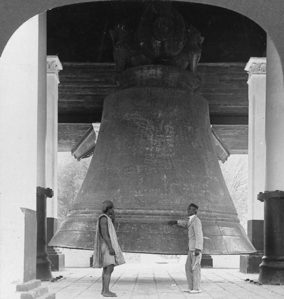 Maailman suurin täydellinen kello, Mingun, Burma, 1908 tekijältä Stereo Travel Co