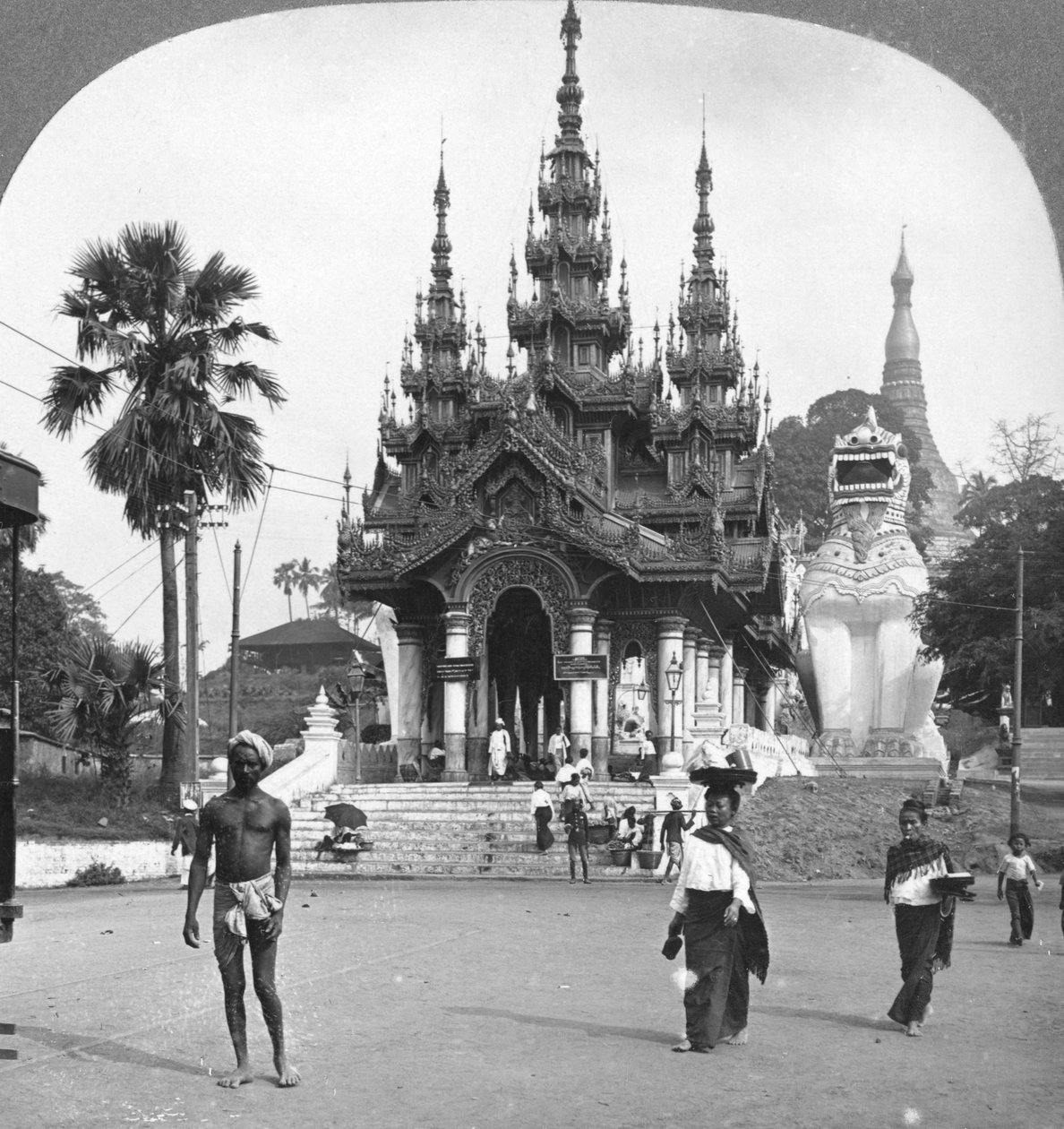 Pääsisäänkäynti, Shwedagon Pagoda, Rangoon, Burma, 1908 tekijältä Stereo Travel Co