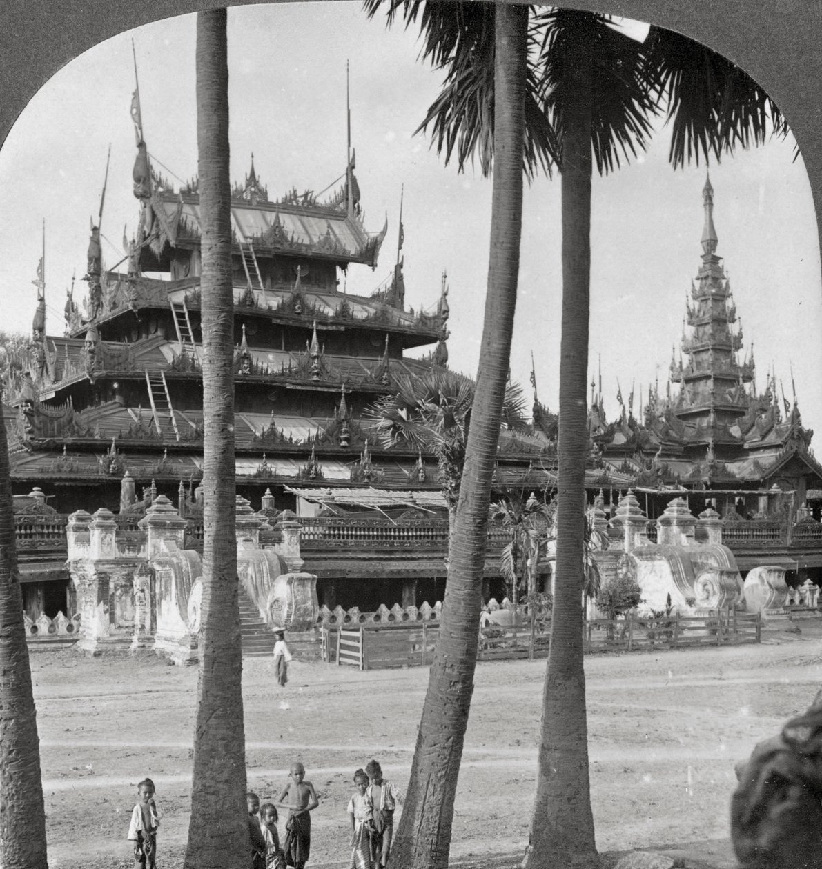 Pagan Kings -temppeli lähellä Aindow Yak Pagodaa, Mandalay, Burma, 1908. tekijältä Stereo Travel Co