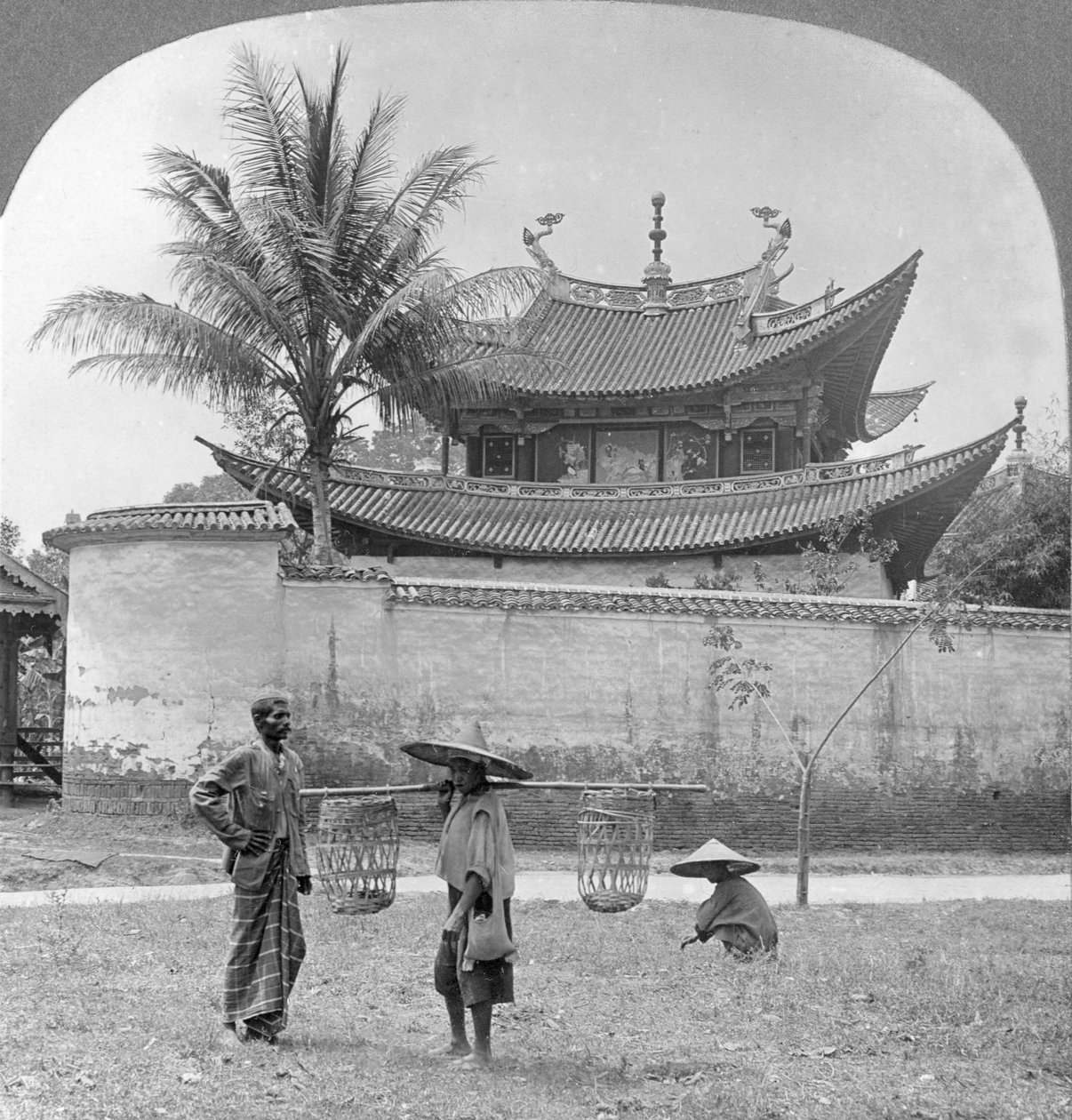Kuvankaunis kiinalainen Joss House, Bhamo, Burma, 1908 tekijältä Stereo Travel Co