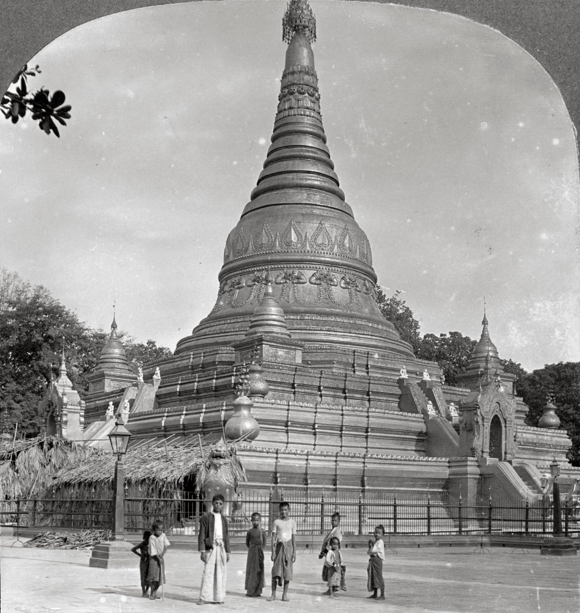 Aindow Yak Pagoda, Mandalay, Burma, 1908. tekijältä Stereo Travel Co