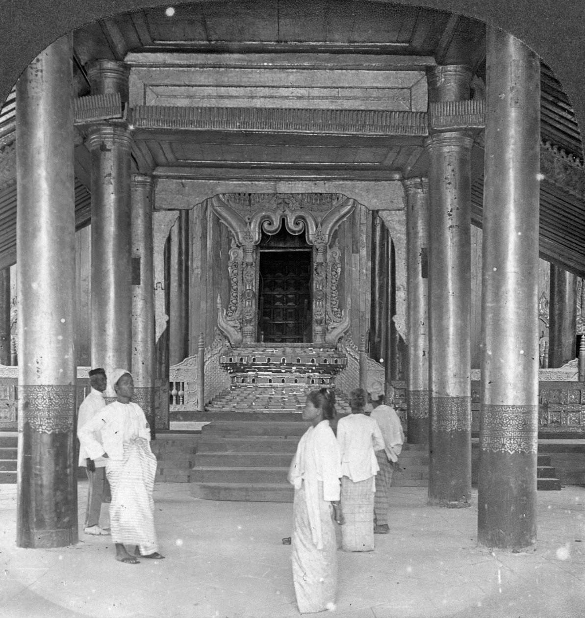 Leijonan valtaistuin, Kuninkaallinen palatsi, Mandalay, Burma, 1908 tekijältä Stereo Travel Co
