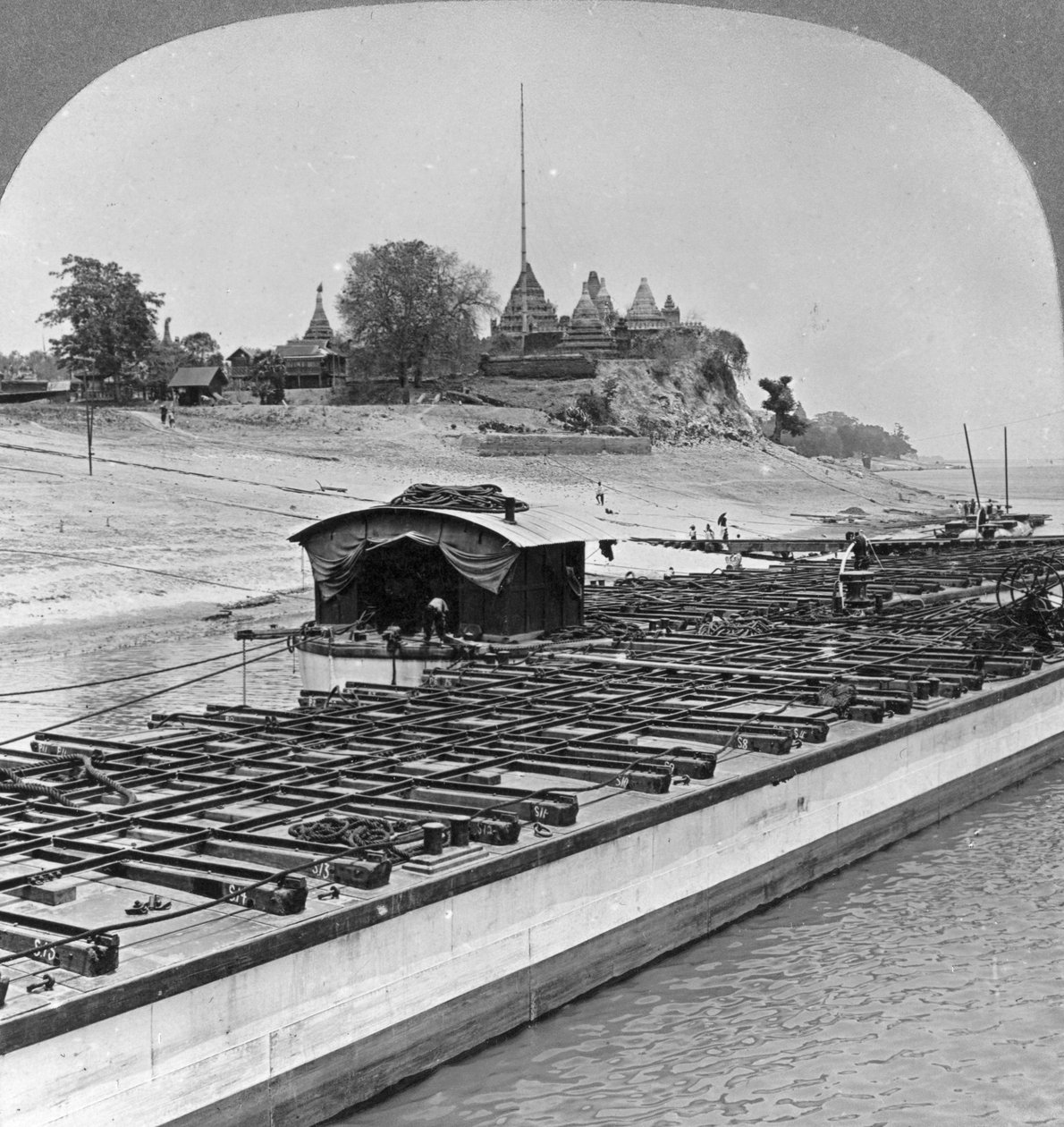 Näkymä Sagaingiin Irrawaddy-joelta, Burmasta, 1908 tekijältä Stereo Travel Co