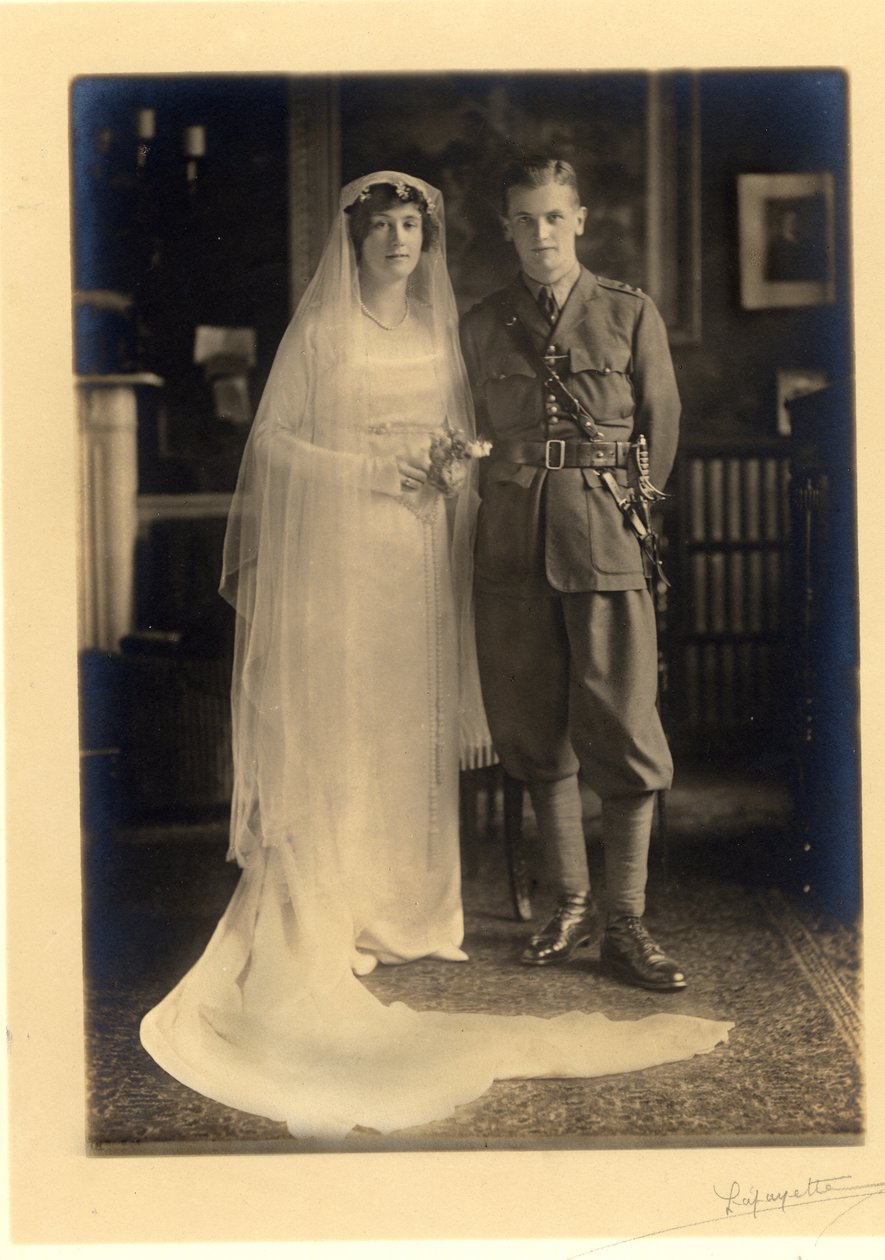 Lady Blanche Cavendishin ja eversti Ivan Murray Cobboldin häät, Guards Chapel, Lansdowne House, 21. huhtikuuta 1919 (b/w kuva) tekijältä Studio Lafayette