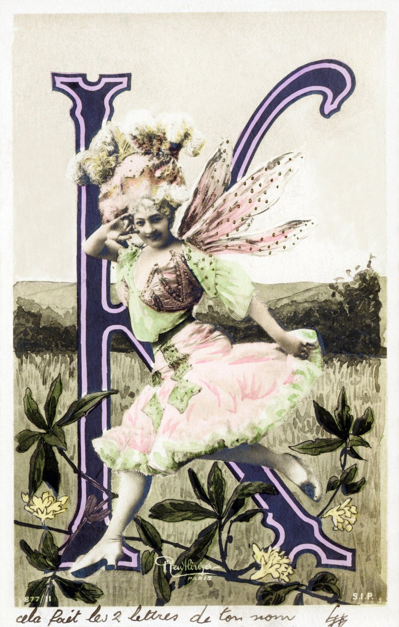 K : Juliette Mealy, laulaja ja kabareetanssija la Belle Epoquesta - kappaleen "Frou Frou" luoja vuonna 1897 - Aakkoset postikortissa tekijältä Studio Reutlinger