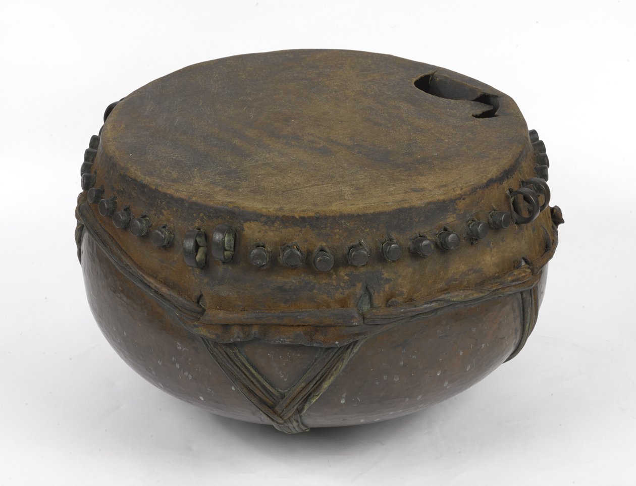 Sudanilainen kattilarumpu, n. 1898 (kupari) tekijältä Sudanese School