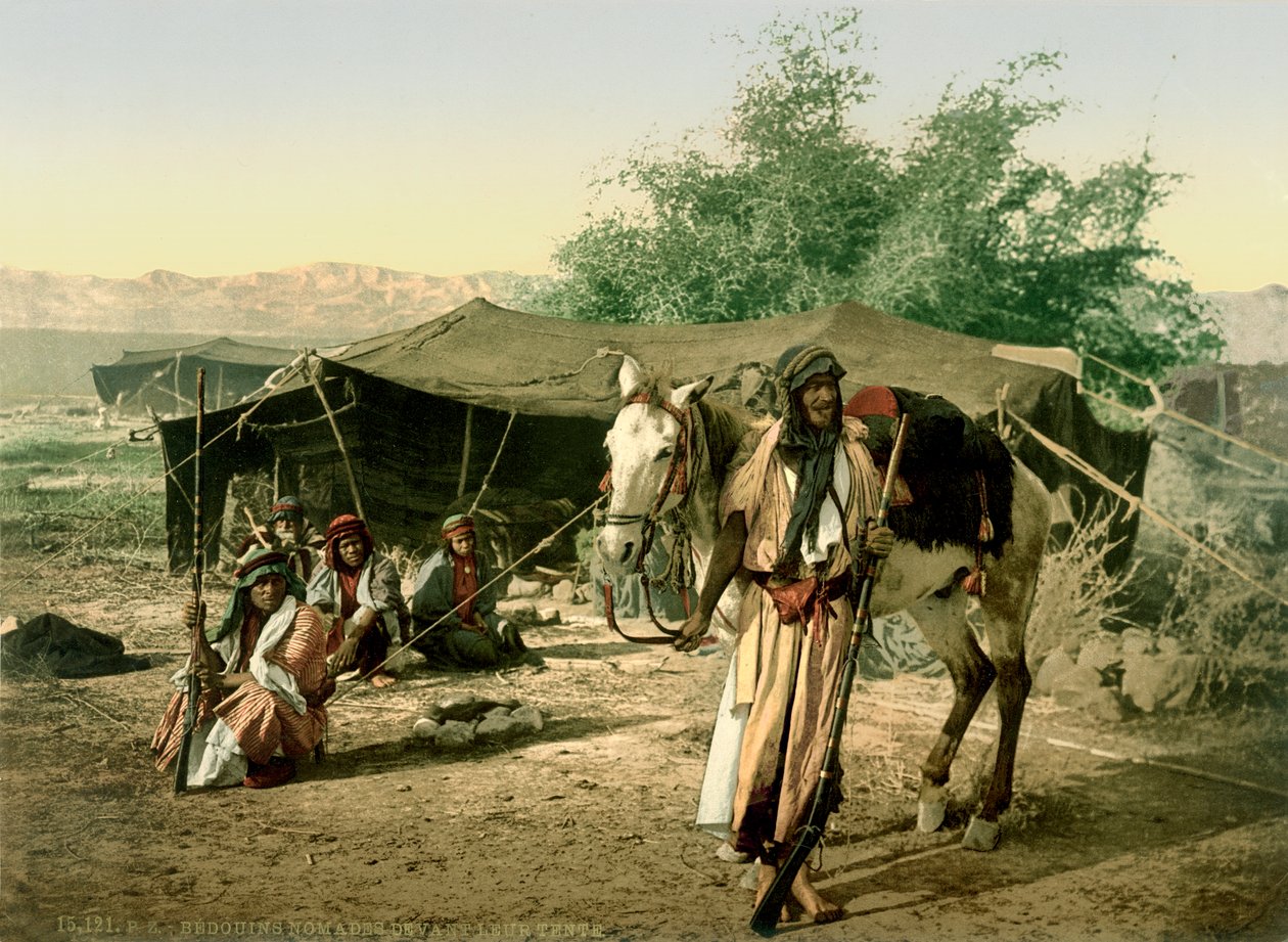 Beduiinit teltan edessä Jordanin laaksossa, noin 1880-1900 (valokuvakromi). tekijältä Swiss Photographer