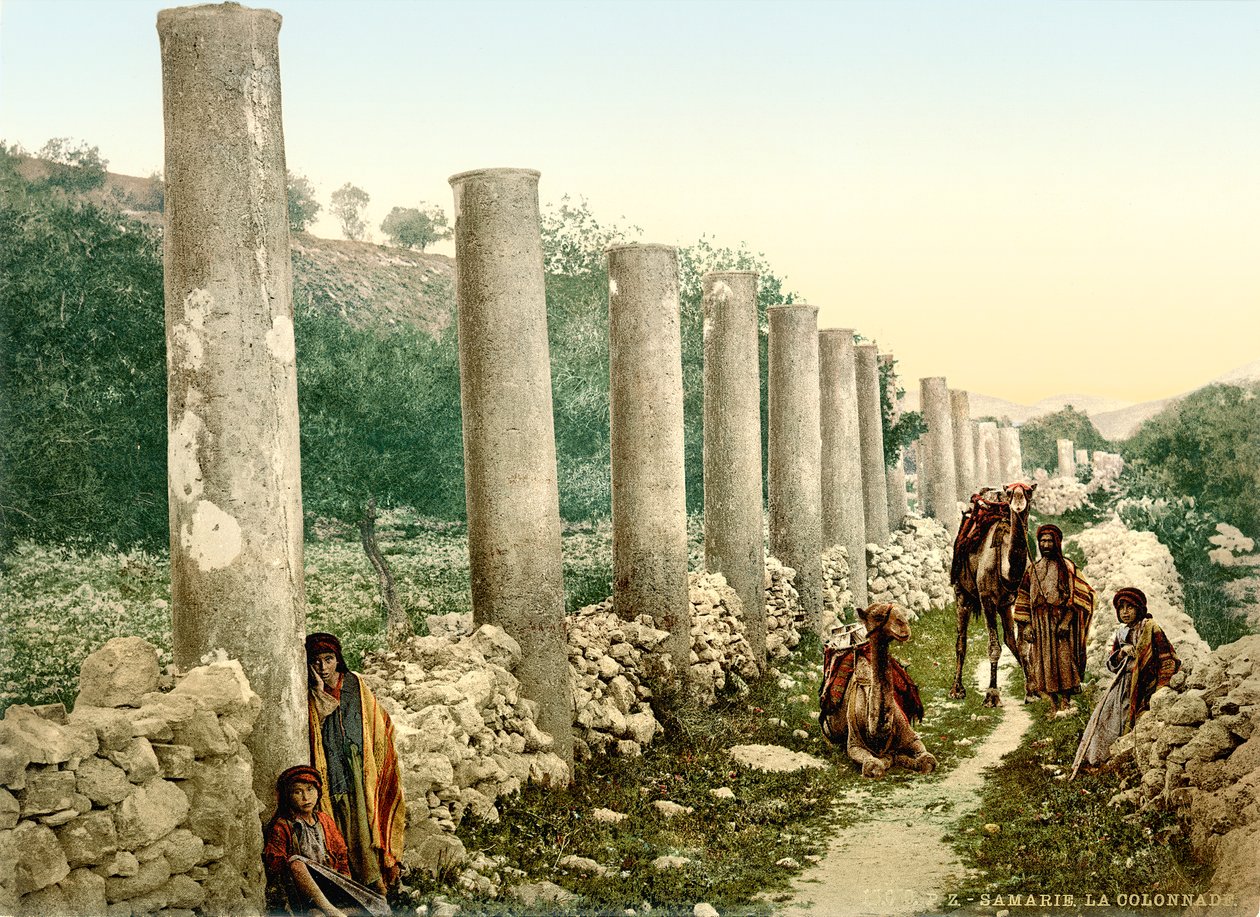 Roomalainen pylväikkökatu Samariassa, n. 1880-1900 (valokuva) tekijältä Swiss Photographer