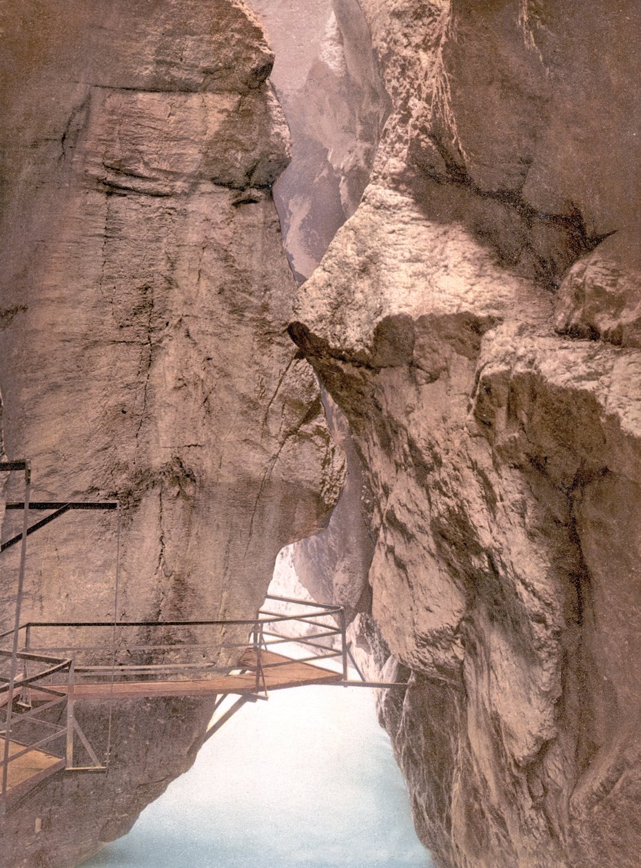 Aare Gorge, lähellä Meiringeniä, Sveitsi, pubi. noin 1900 tekijältä Swiss Photographer