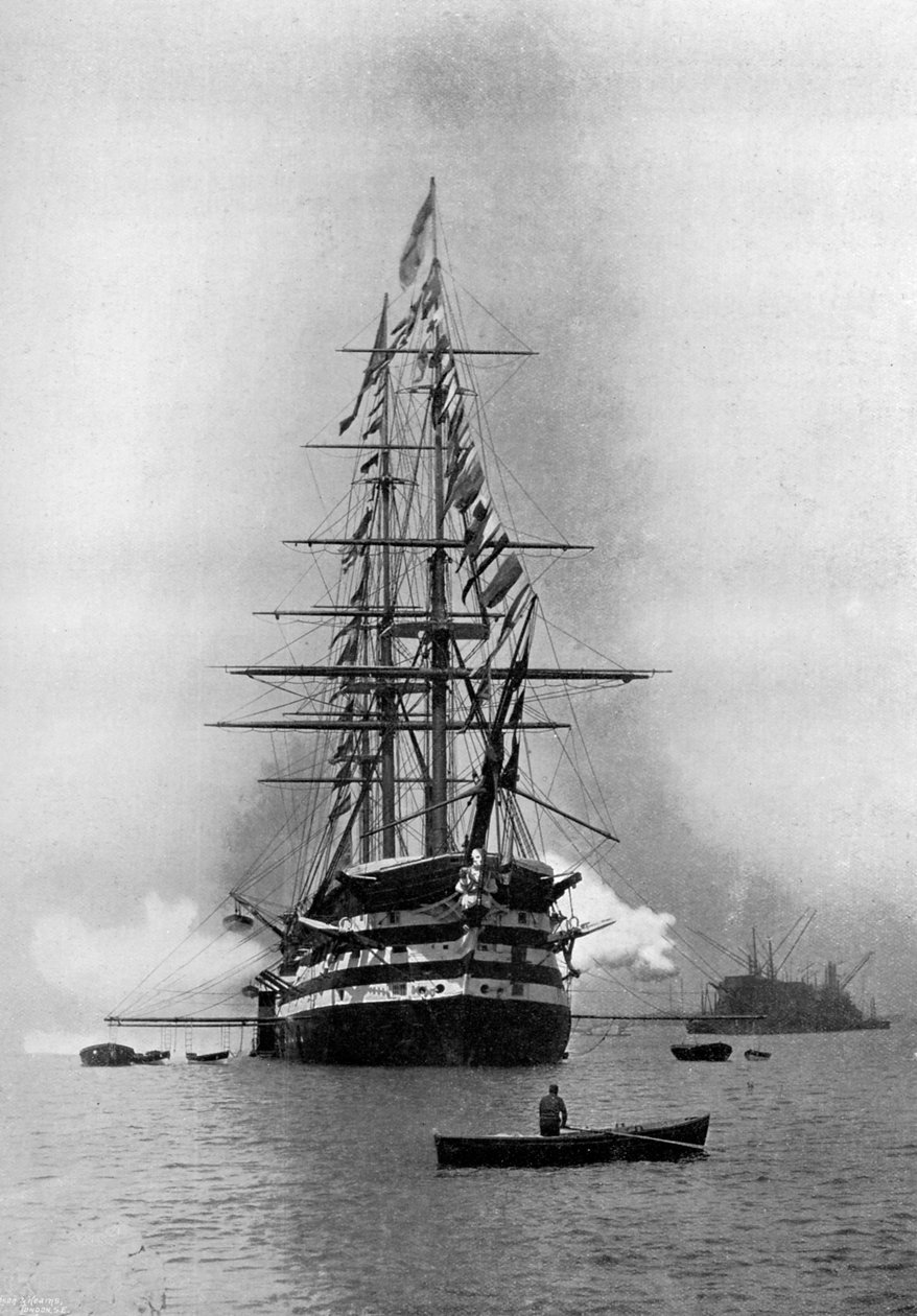 HMS Duke of Wellington ampui kuninkaallisen tervehdyksen lippulaivana Portsmouthissa, Hampshiressa, 1896. tekijältä Symonds and Co