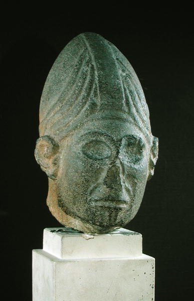 Syyrialaisen jumalan pää, Jabbilista, Pohjois-Syyriasta, noin 1700-1600 eKr. (basaltti) (katso myös 223210) tekijältä Syrian Syrian