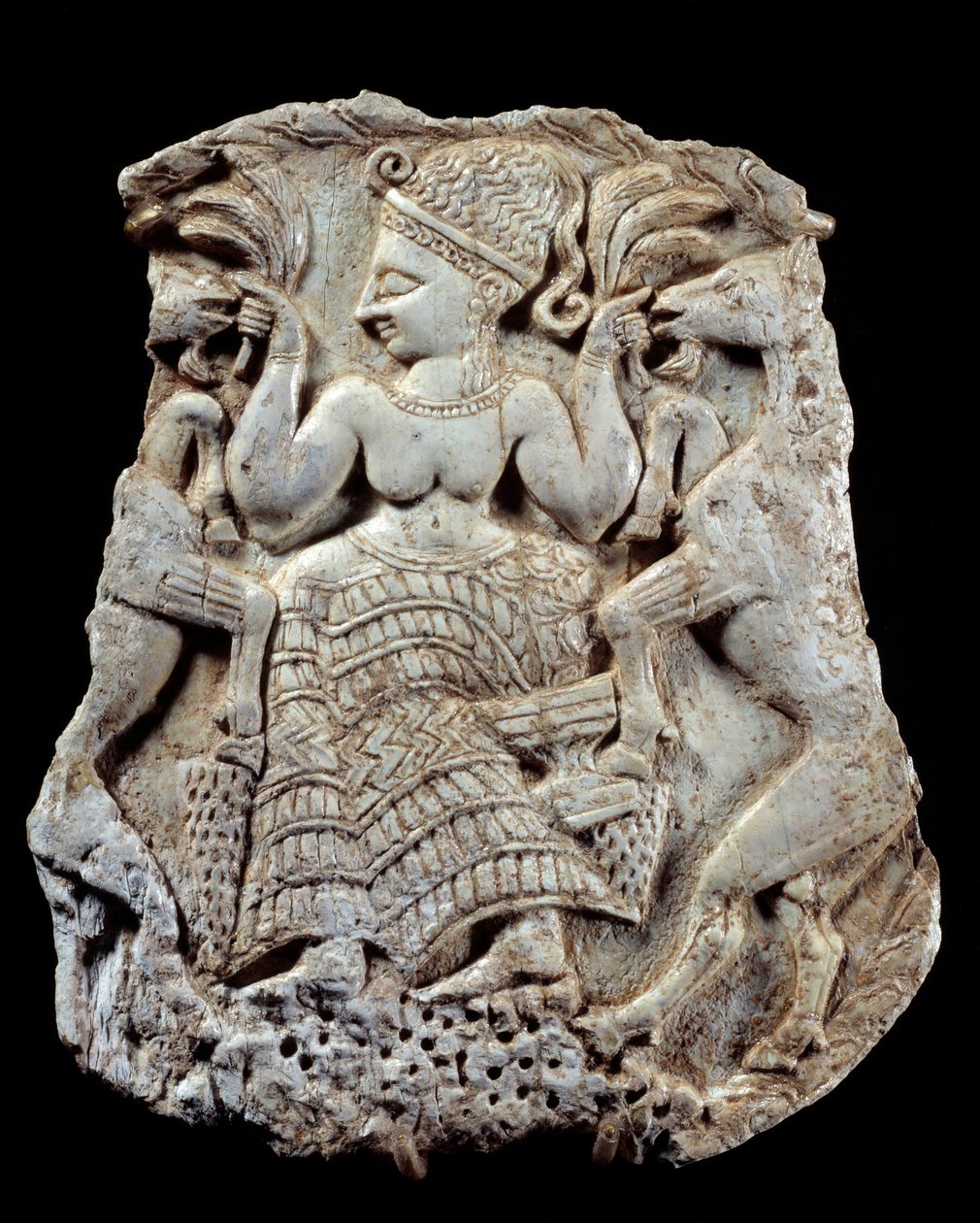 Veistetty norsunluukansi: mykeenilainen fekondiittien jumalatar eläinten mestarina. Twink El Beidasta, Syyriasta. 13. vuosisadalla eaa. Pariisi, Louvre-museo tekijältä Syrian Syrian