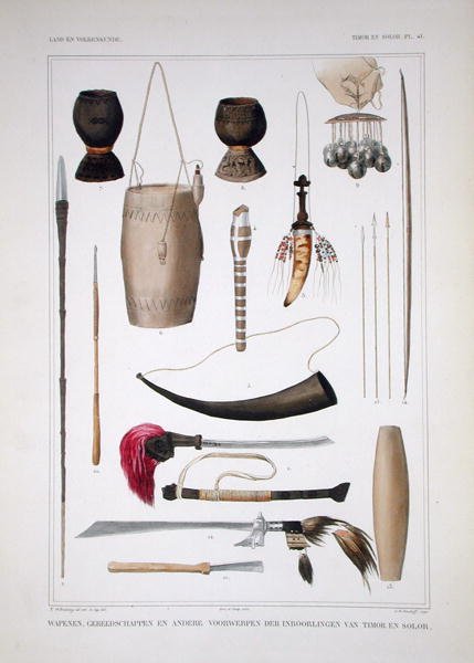 Aseet ja rituaaliesineet Timorista, Coenraad Jacob Temminckin julkaisusta "Discourses on the Natural History of Dutch Overseas Possessions", osa I, kaiverrus Salomon Muller, julkaistu 1839-44 (värilitho) tekijältä T.C. (after) Bruining
