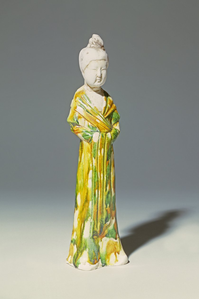 Sancain vaalea keramiikkahahmo seisovasta hovinaisesta, Tang-dynastia (keraaminen) tekijältä Tang Dynasty Chinese School
